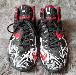 SALE! HP🌈 Nike Lebron James Paint Splatter Shoes